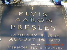 https://www.obamaconspiracy.org/wp-content/uploads/2011/08/elvis_headstone.jpg